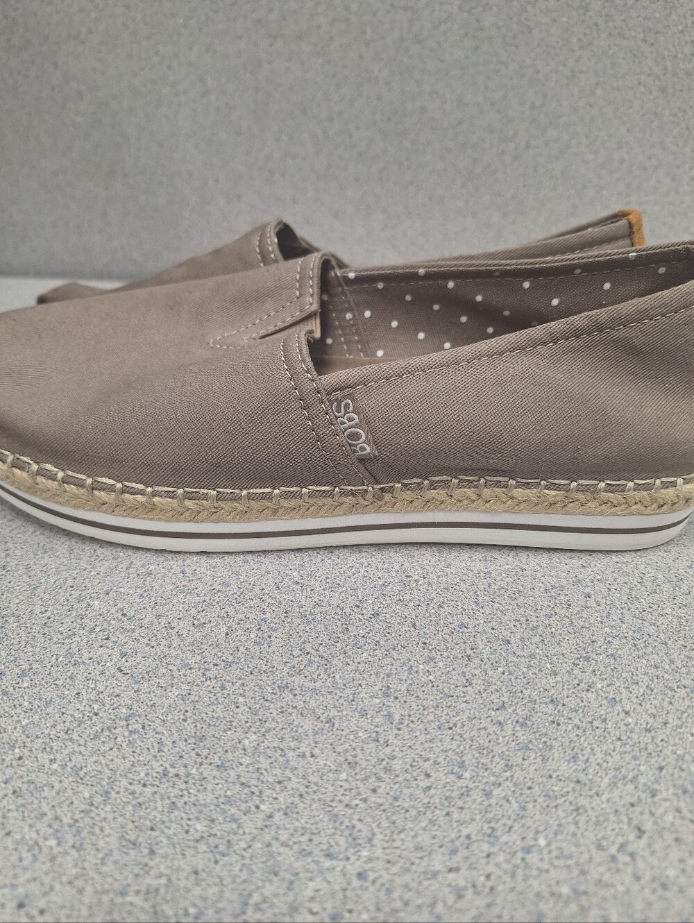 BOBS by Skechers Taupe Slip-On Espadrille Flats Size 8M - Picture 3 of 6